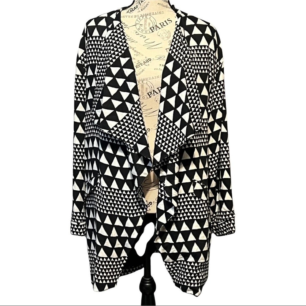 MinkPink Sparks Fly Cardigan M Black White Geometric Print Draped Open - Picture 5 of 7